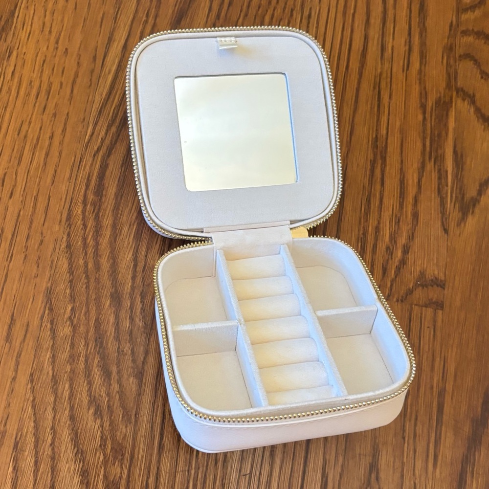 Elegant Cream Jewelry Box with Mirror